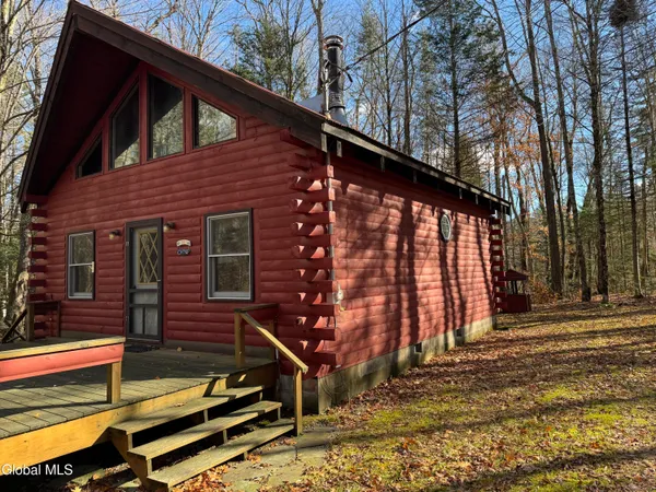 $389,900 | 125 West Stoner Lake Road, Caroga, NY 12032