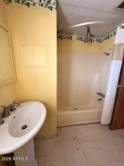 1144 West Edwards Lane Benson, AZ 85602 - Photo 18 of 30 a bathroom with a sink and a shower
