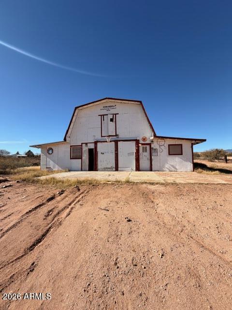 1144 West Edwards Lane Benson, AZ 85602 - Photo 26 of 30 a front view of a house with a yard