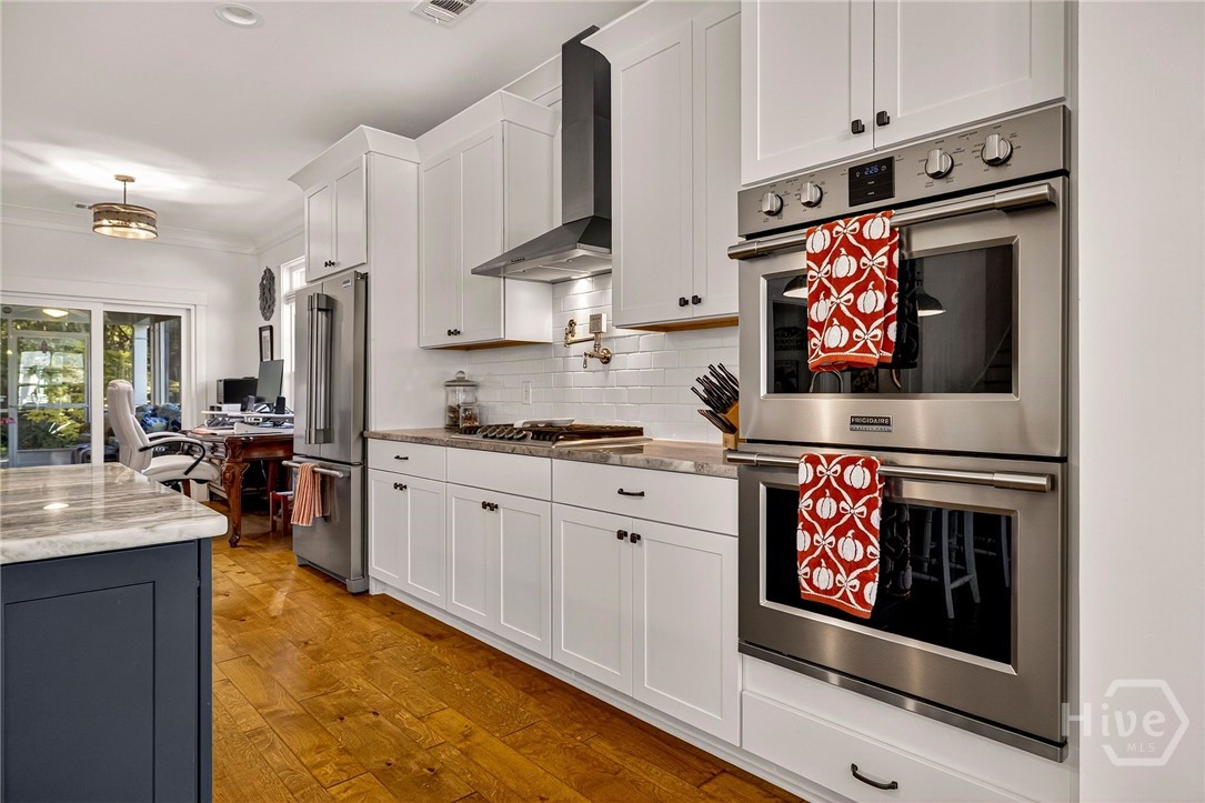 103 Bluffside Circle Savannah, GA 31404 - Photo 15 of 69 Kitchen with double ovens and gas cooktop