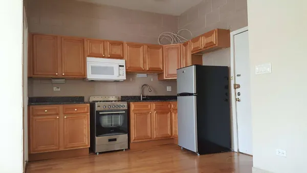 $1,195 | 4764 North Virginia Avenue, Unit 102, Chicago, IL 60625