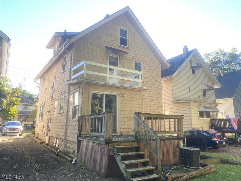 906 Dayton Street Akron, OH 44310 - Photo 3 of 31