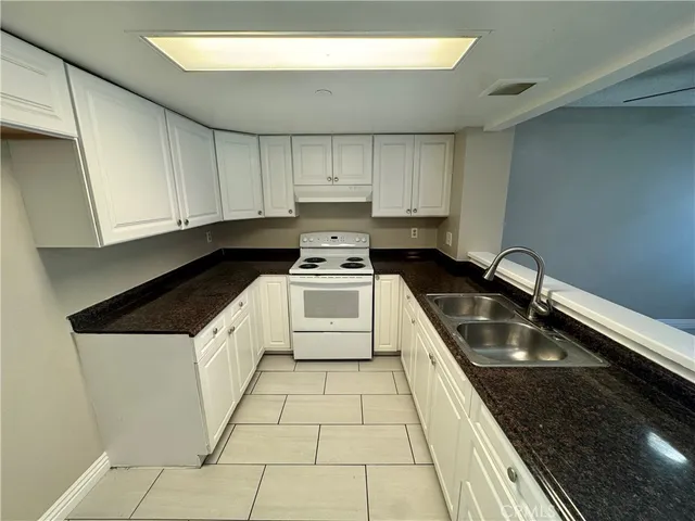 $2,200 | 300 East Chestnut Avenue, Unit 301, Santa Ana, CA 92701