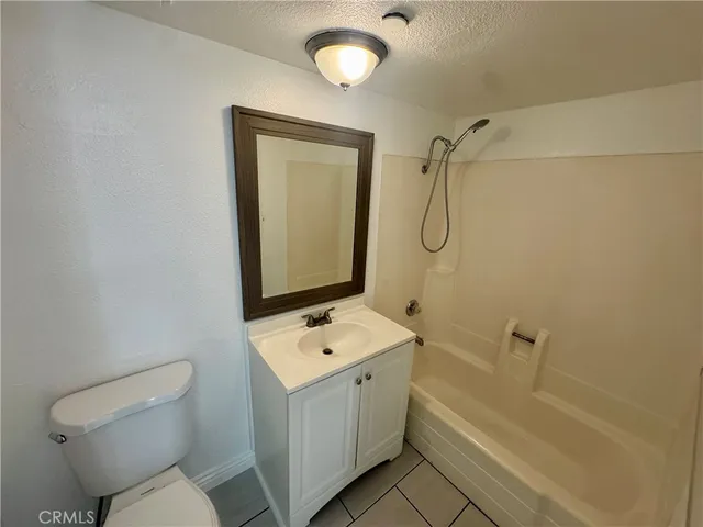 $2,200 | 300 East Chestnut Avenue, Unit 301, Santa Ana, CA 92701