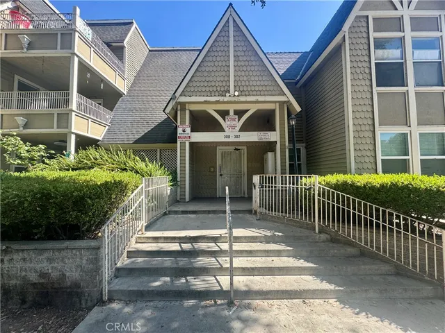 $2,200 | 300 East Chestnut Avenue, Unit 301, Santa Ana, CA 92701