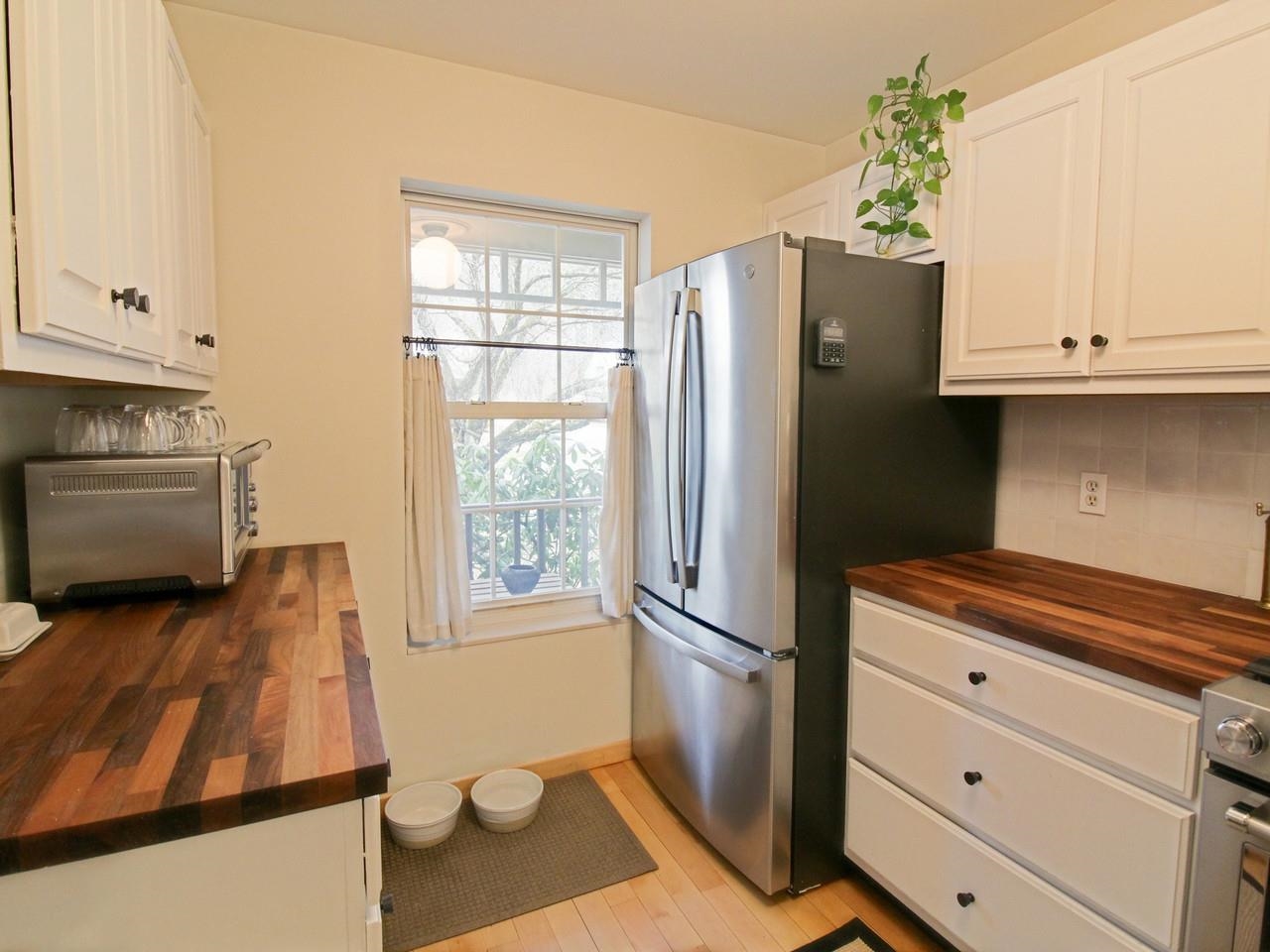 29 Abbey Road Williston, VT 05495 - Photo 4 of 40