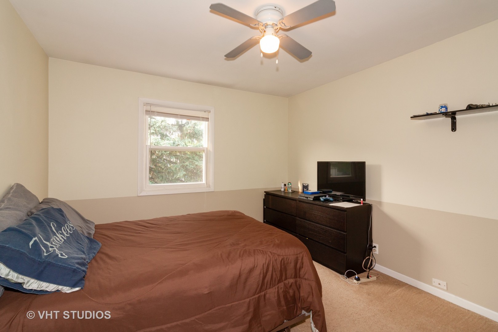 547 White Oak Road Bolingbrook, IL 60440 - Photo 15 of 19 a bedroom with a bed and a flat screen tv
