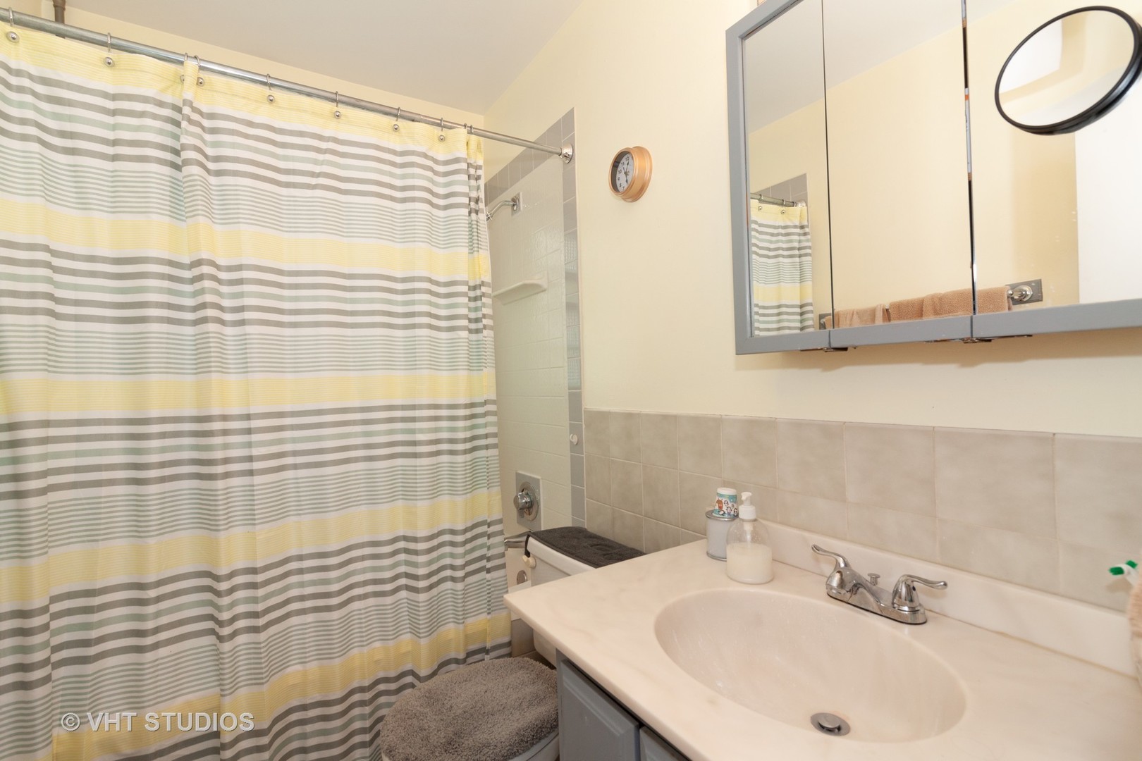 547 White Oak Road Bolingbrook, IL 60440 - Photo 17 of 19 a bathroom with a sink and a mirror