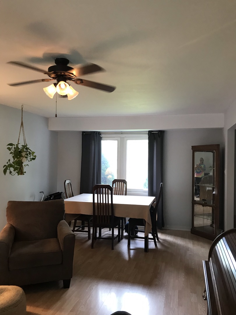 547 White Oak Road Bolingbrook, IL 60440 - Photo 3 of 19 a dining room with furniture and window