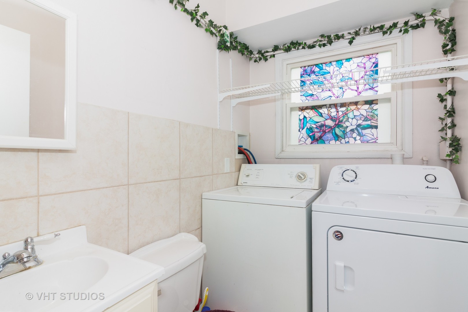 547 White Oak Road Bolingbrook, IL 60440 - Photo 8 of 19 a bathroom with a sink and a toilet