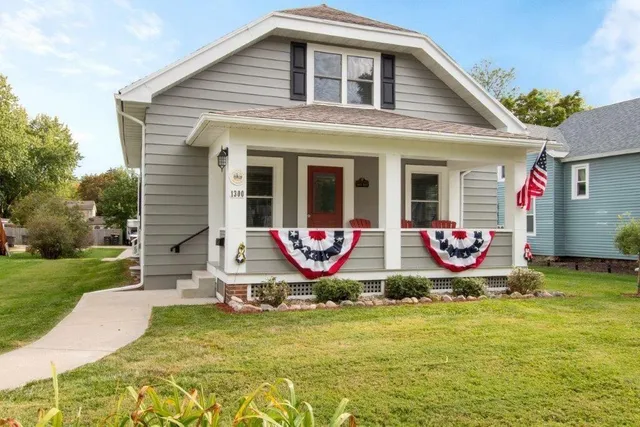 $2,950 | 1300 Dodge Street, Lake Geneva, WI 53147