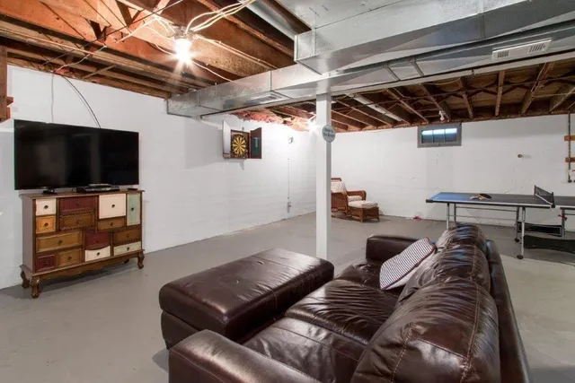 $2,950 | 1300 Dodge Street, Lake Geneva, WI 53147