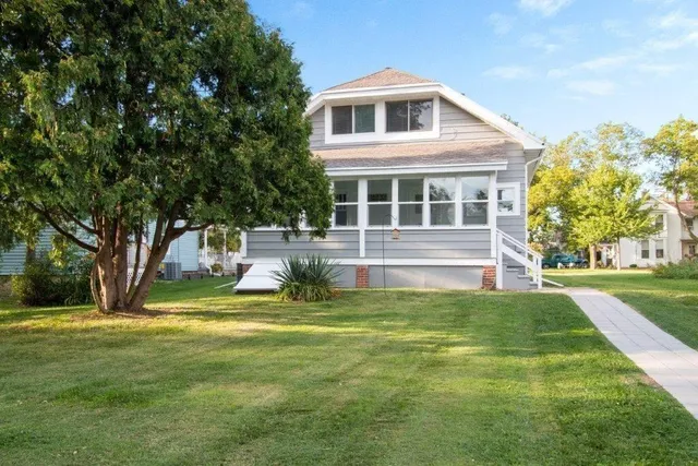 $2,950 | 1300 Dodge Street, Lake Geneva, WI 53147