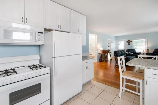 $2,950 | 1300 Dodge Street, Lake Geneva, WI 53147