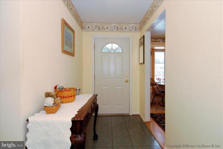 24509 Hanson Road Gaithersburg, MD 20882 - Photo 2 of 30 Entrance / Foyer