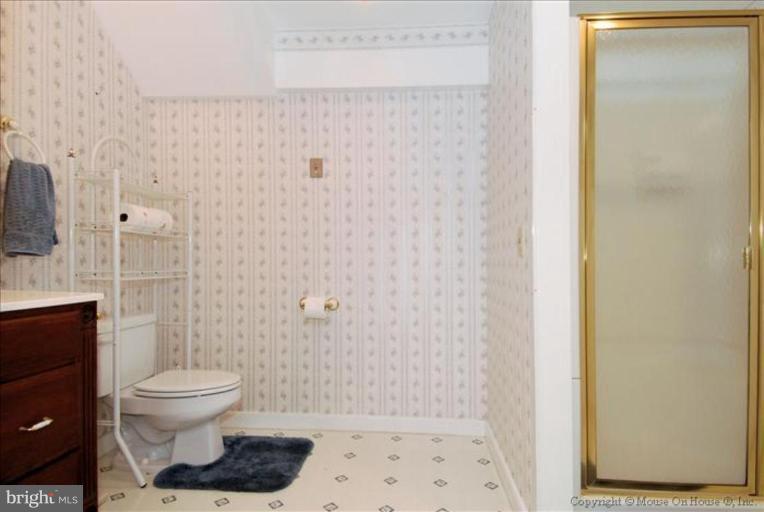 24509 Hanson Road Gaithersburg, MD 20882 - Photo 15 of 30 Bath #2