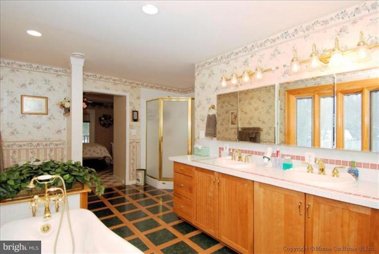 24509 Hanson Road Gaithersburg, MD 20882 - Photo 19 of 30 Master Bath #2