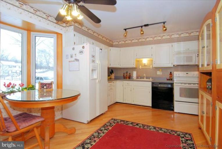 24509 Hanson Road Gaithersburg, MD 20882 - Photo 3 of 30 Kitchen