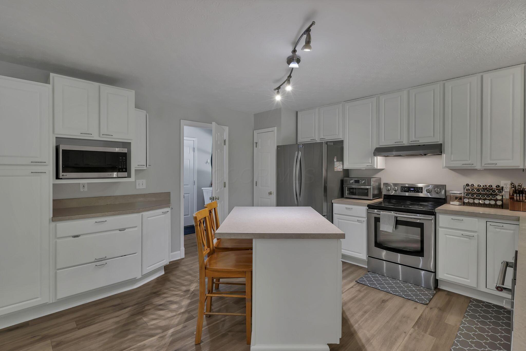 6690 Watkins Road Southwest Pataskala, OH 43062 - Photo 23 of 83 Kitchen