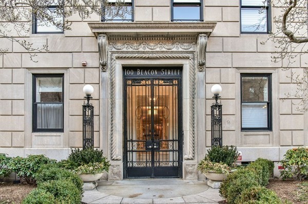 100 Beacon Street, Unit 7 Boston, MA 02116 - Photo 15 of 17 a front view of a house with a garden