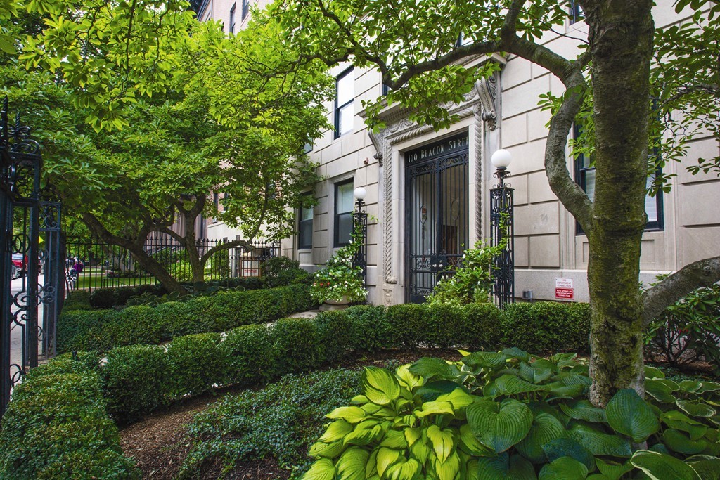 100 Beacon Street, Unit 7 Boston, MA 02116 - Photo 17 of 17 a front view of a house with garden