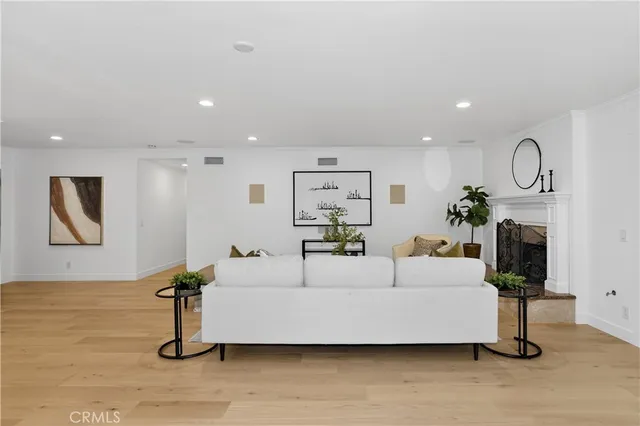 $1,274,900 | 17 Pinewood Avenue, Oak Park, CA 91377