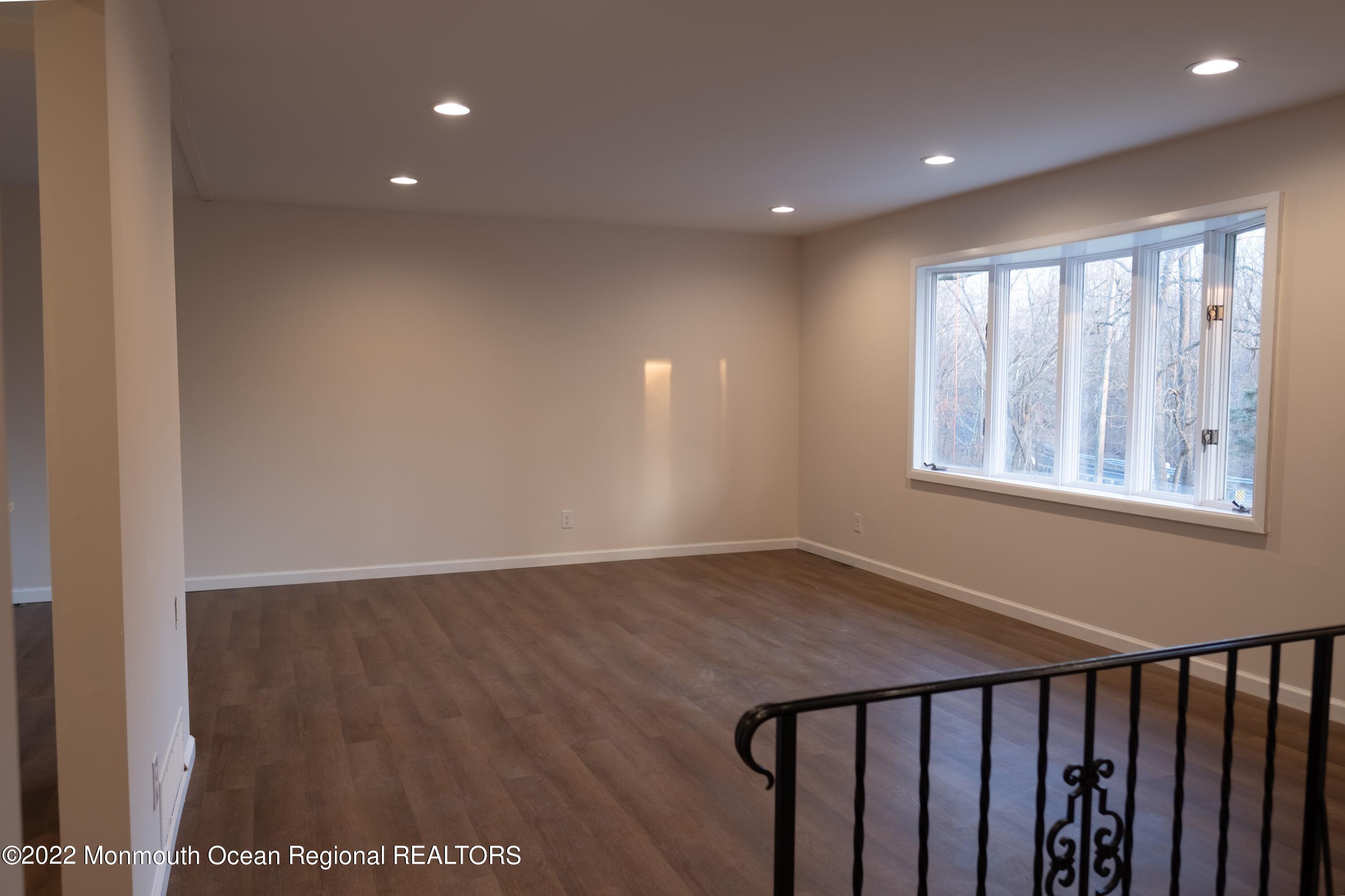 25 Bright Road New Egypt, NJ 08533 - Photo 8 of 26 25 Bright living rm 2