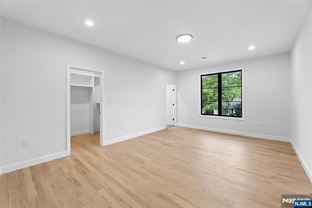 532 Hobart Road Paramus, NJ 07652 - Photo 27 of 46