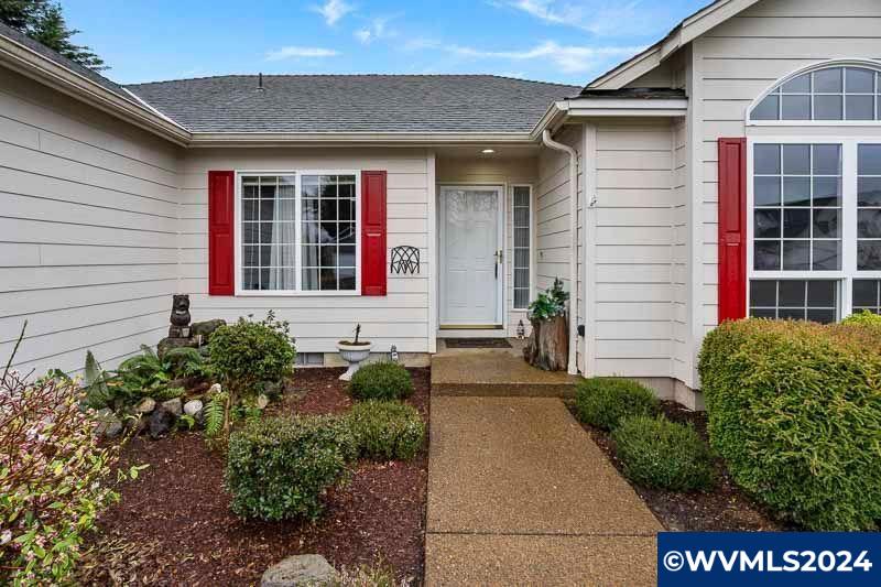 1944 Southwest Lynx Avenue Albany, OR 97321 - Photo 5 of 33