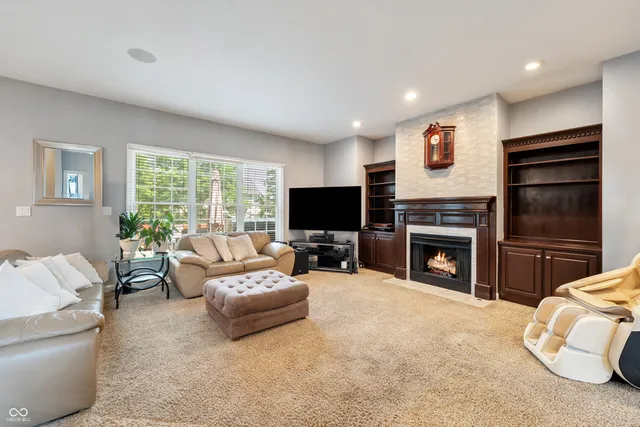 $390,000 | 2847 Macintosh, Columbus, IN 47201