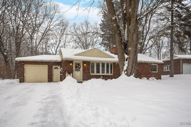 $280,000 | 213 Euclid Drive, Manlius, NY 13066