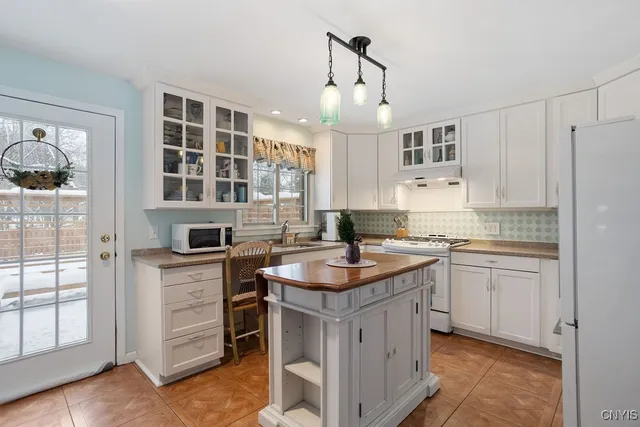 $280,000 | 213 Euclid Drive, Manlius, NY 13066