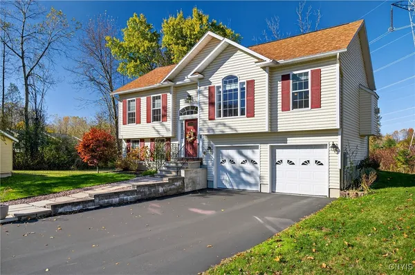 $320,000 | 3035 Claybourne Lane, Lysander, NY 13027