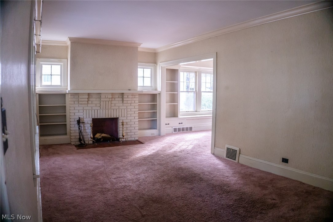 926 Montford Road Cleveland, OH 44121 - Photo 3 of 13