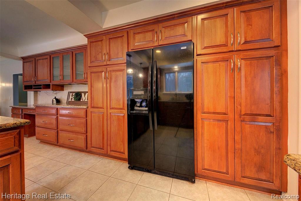 654 Old Perch Road Rochester Hills, MI 48309 - Photo 15 of 61