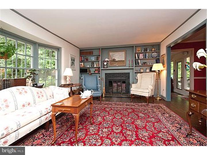 525 County Line Road Wayne, PA 19087 - Photo 4 of 24 Living Room