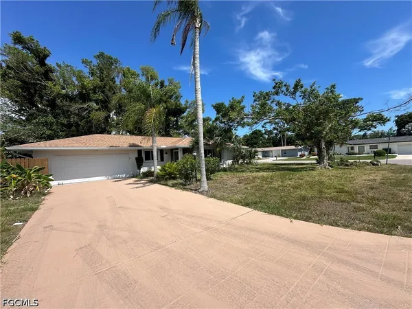 $2,200 | 4223 Southeast 4th Place, Cape Coral, FL 33904