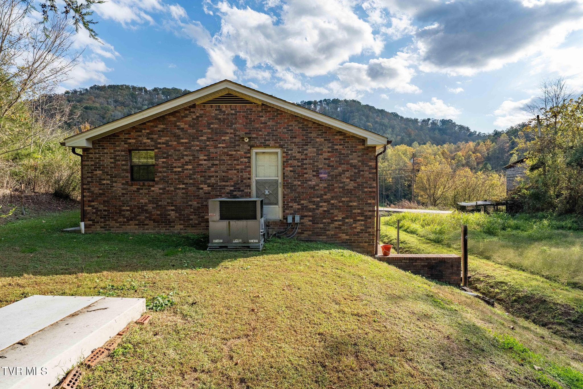 6935 Kyles Ford Road Kyles Ford, TN 37765 - Photo 35 of 72 6935 Kyles Ford Rd (40 of 72)
