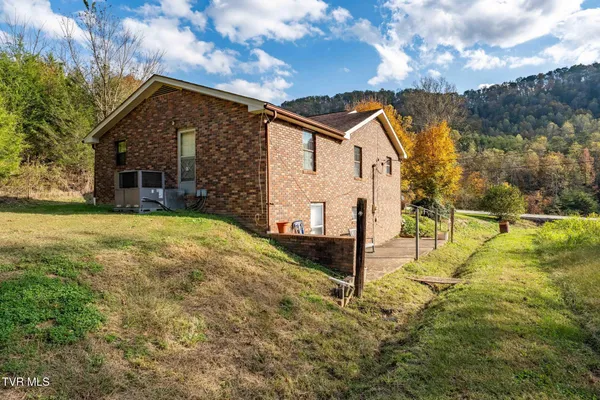 $375,000 | 6935 Kyles Ford Road, Kyles Ford, TN 37765