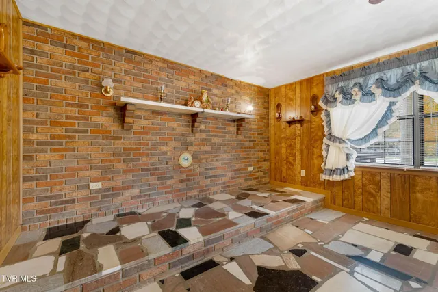 $377,000 | 6935 Kyles Ford Road, Kyles Ford, TN 37765