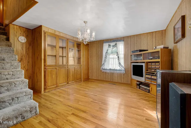 $377,000 | 6935 Kyles Ford Road, Kyles Ford, TN 37765