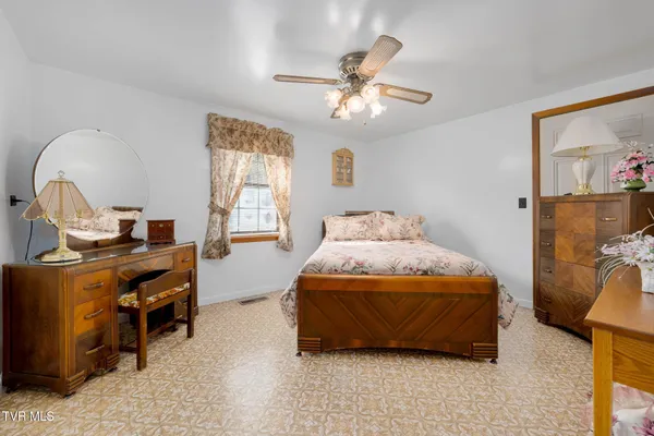 $375,000 | 6935 Kyles Ford Road, Kyles Ford, TN 37765