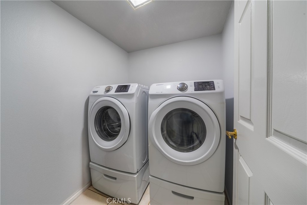 530 Conestoga Road San Dimas, CA 91773 - Photo 17 of 45 a utility room with dryer and washer