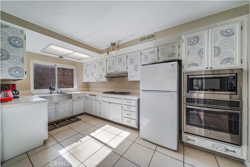 530 Conestoga Road San Dimas, CA 91773 - Photo 19 of 45 a kitchen with granite countertop cabinets and stainless steel appliances