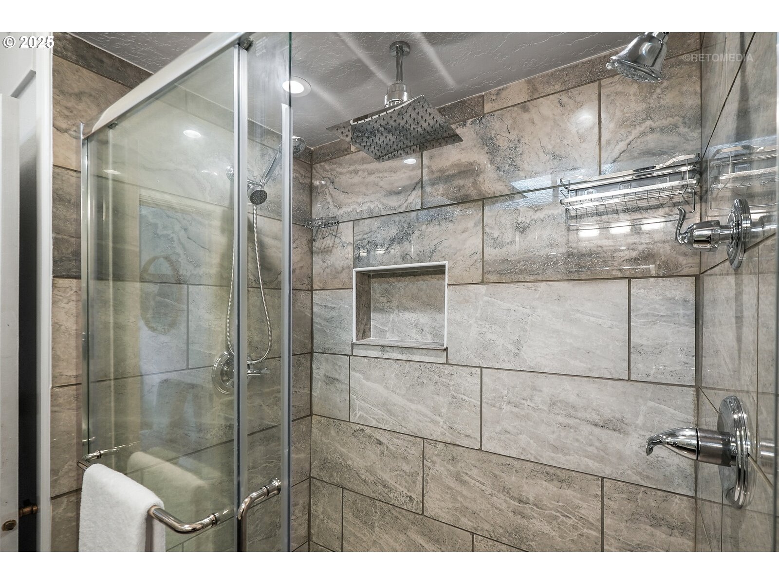 57647 Cedar Springs Drive Scappoose, OR 97056 - Photo 18 of 48 a bathroom with a shower