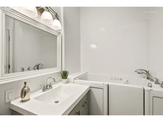 $599,900 | 57647 Cedar Springs Drive, Scappoose, OR 97056