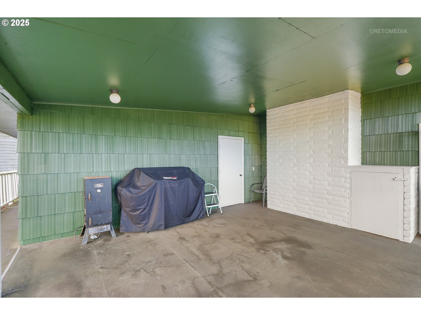 57647 Cedar Springs Drive Scappoose, OR 97056 - Photo 23 of 48 a view of entryway