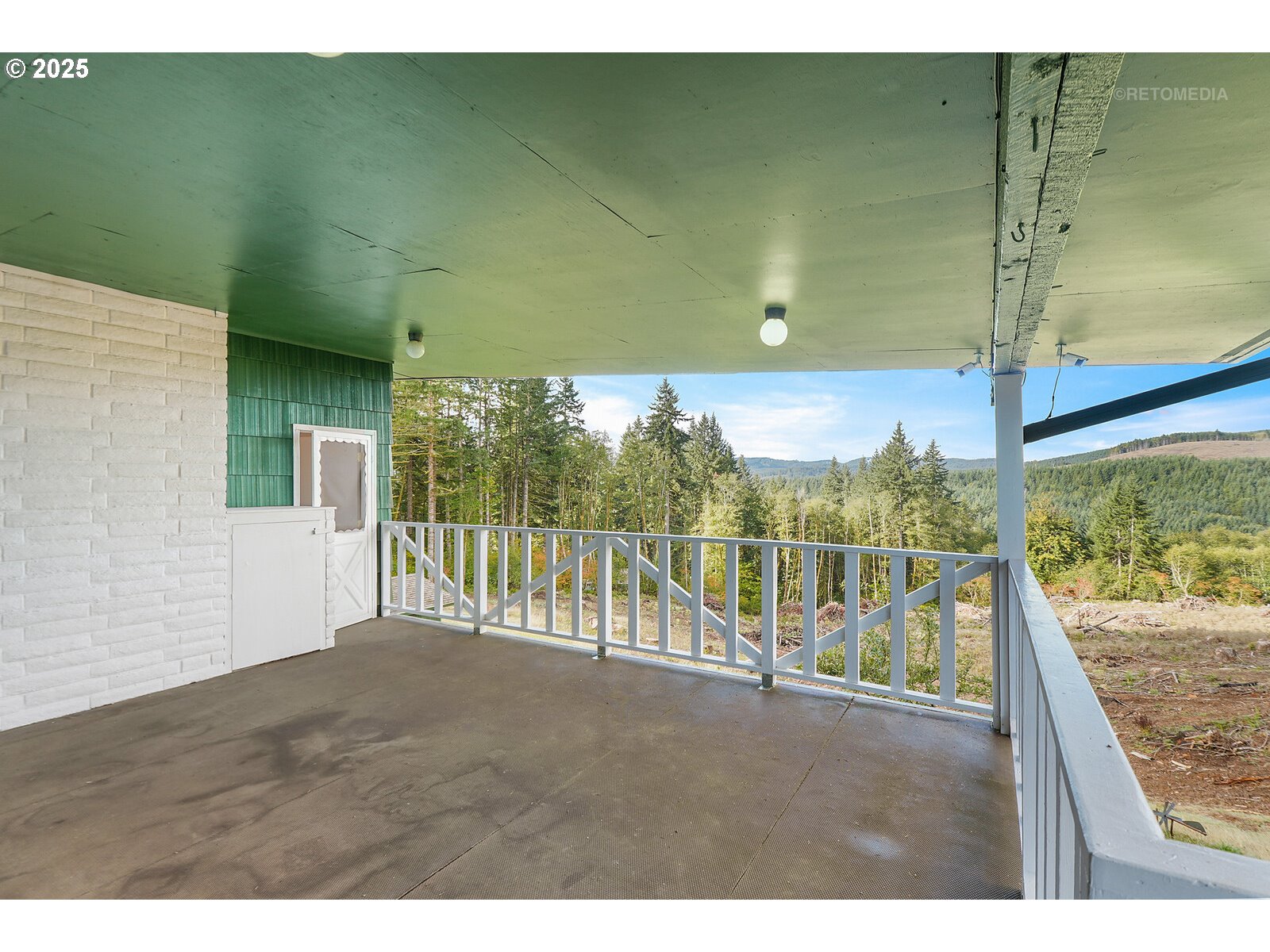 57647 Cedar Springs Drive Scappoose, OR 97056 - Photo 25 of 48 a view of a balcony