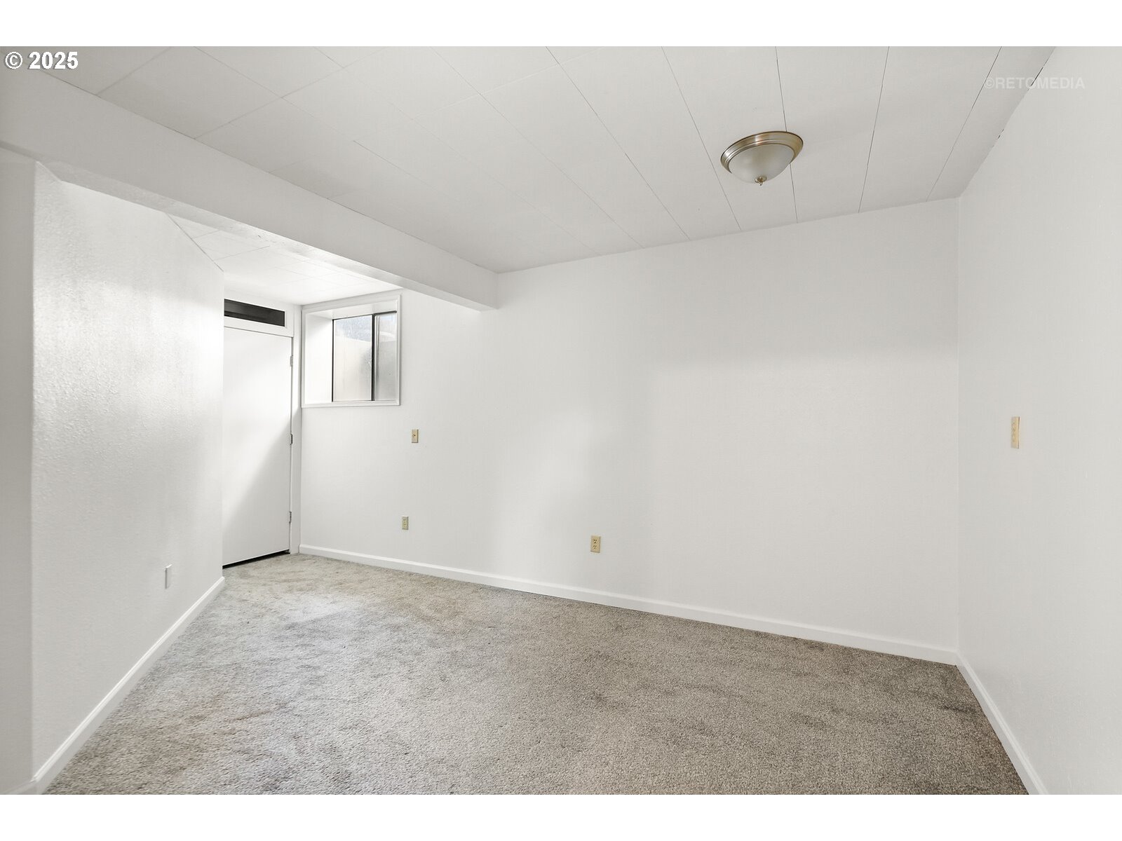 57647 Cedar Springs Drive Scappoose, OR 97056 - Photo 31 of 48 a view of an empty room