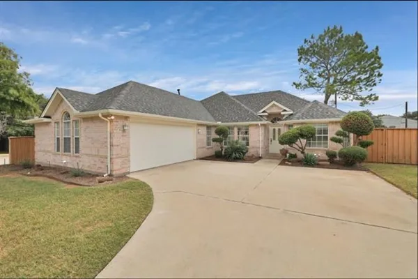 $2,800 | 4604 Preston Bend Drive, Arlington, TX 76016